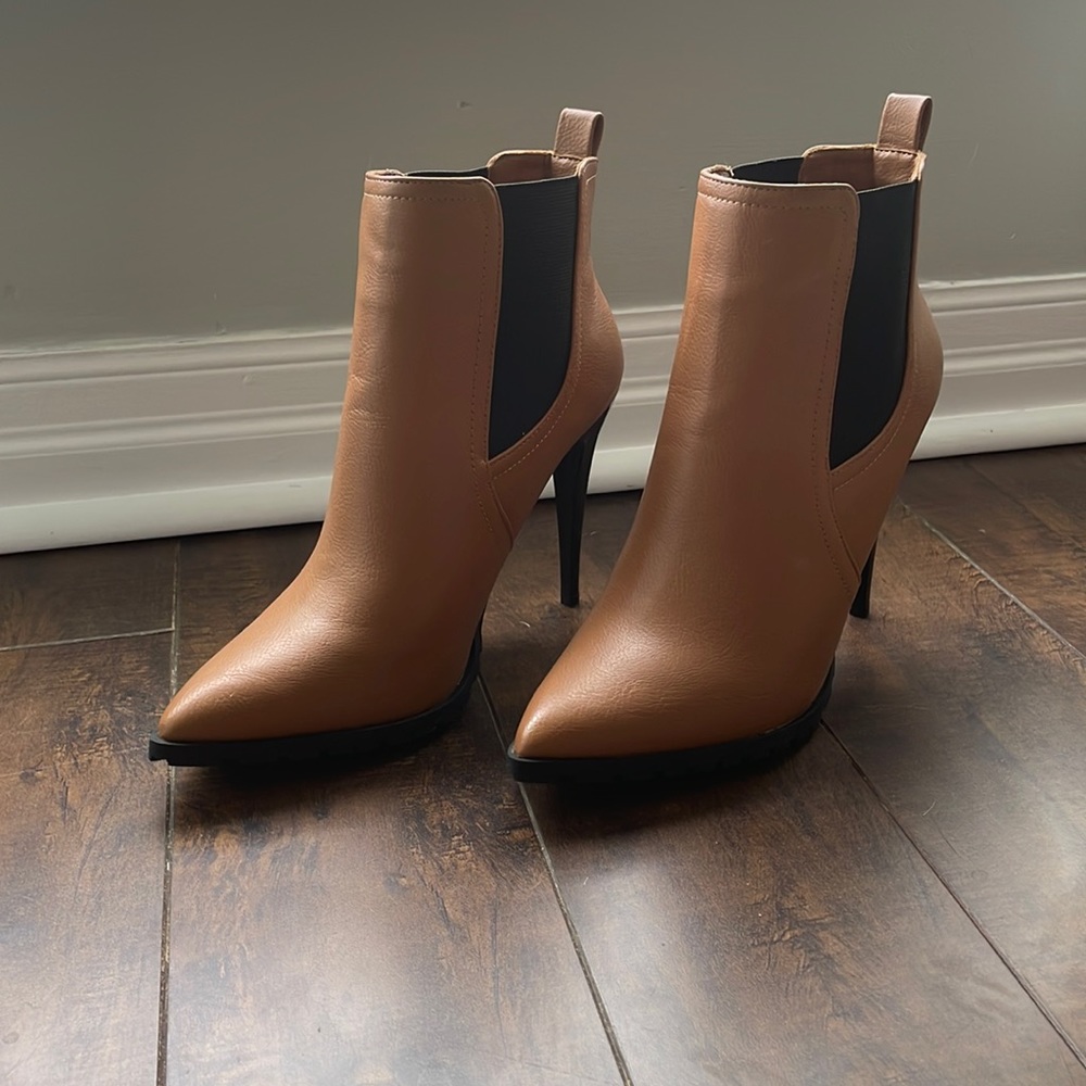 NWOT- Brown Faux Leather Pointy Toe Heeled Bootie/Boots- Size 8.5